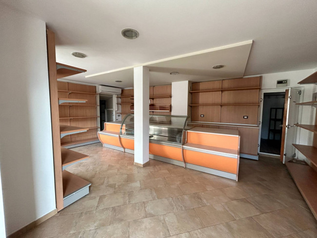 Locale Commerciale in vendita