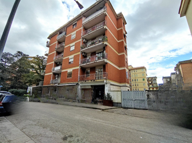 Locale Commerciale in Vendita