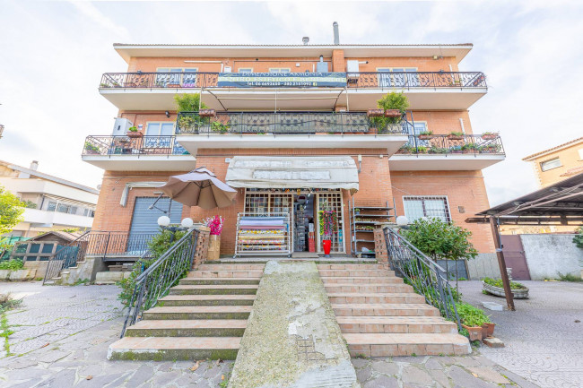 Locale Commerciale in Vendita