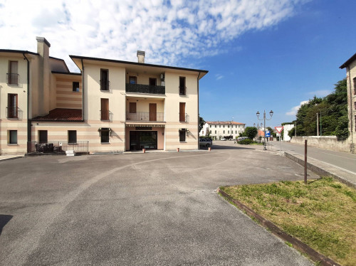 Locale Commerciale in vendita