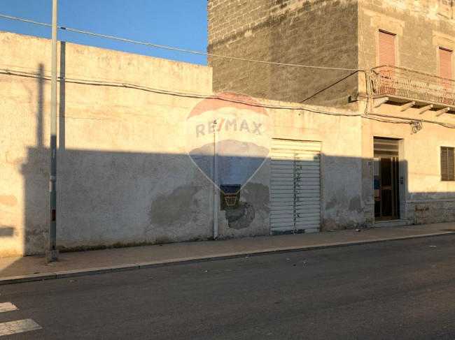 Magazzino in vendita