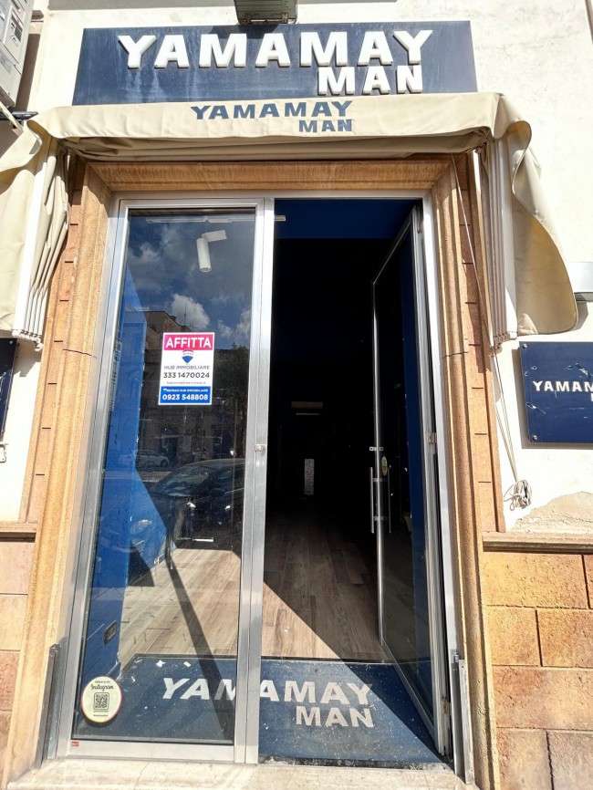 Locale Commerciale in affitto