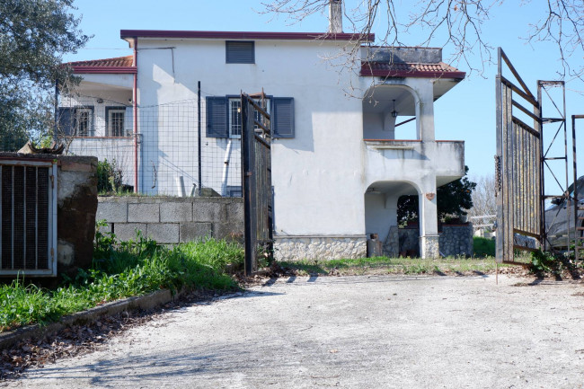 Casa Indipendente in Vendita