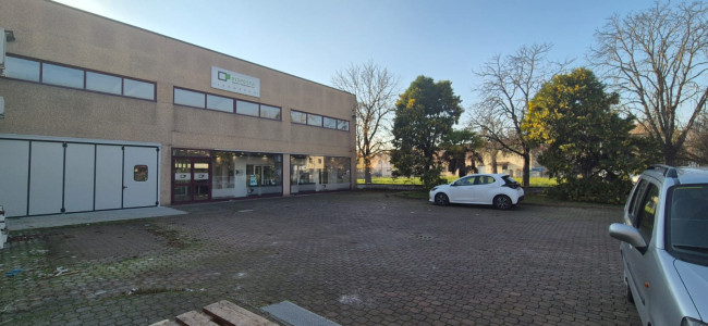 Capannone Industriale in Affitto