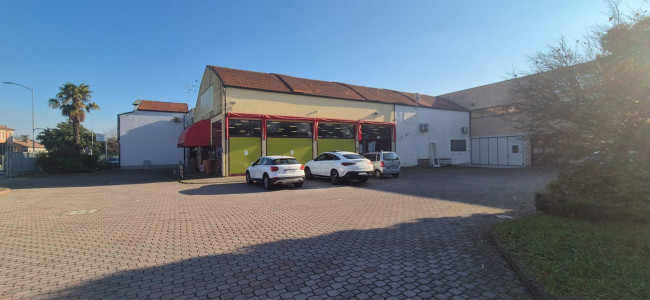 Capannone Industriale in Affitto