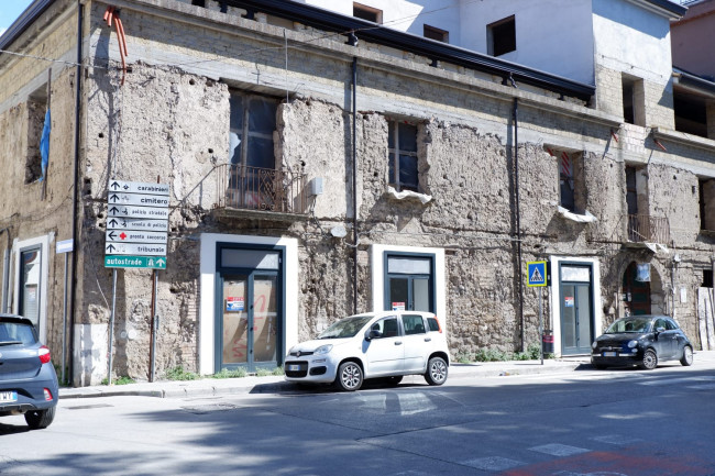 Locale Commerciale in Affitto