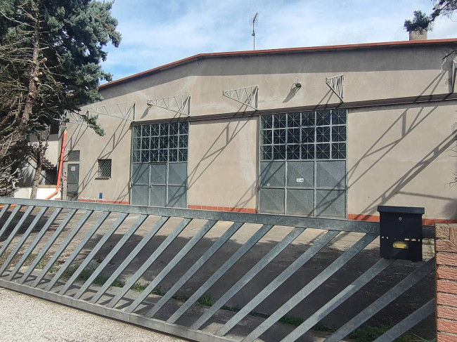 Locale Commerciale in Vendita