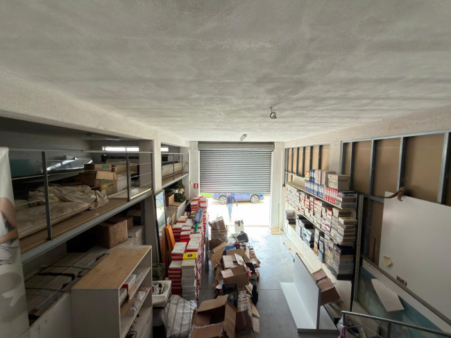 Locale Commerciale in Affitto