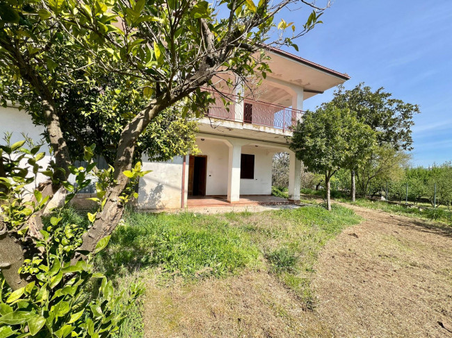Casa Indipendente in Vendita