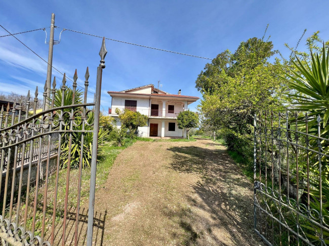 Casa Indipendente in Vendita
