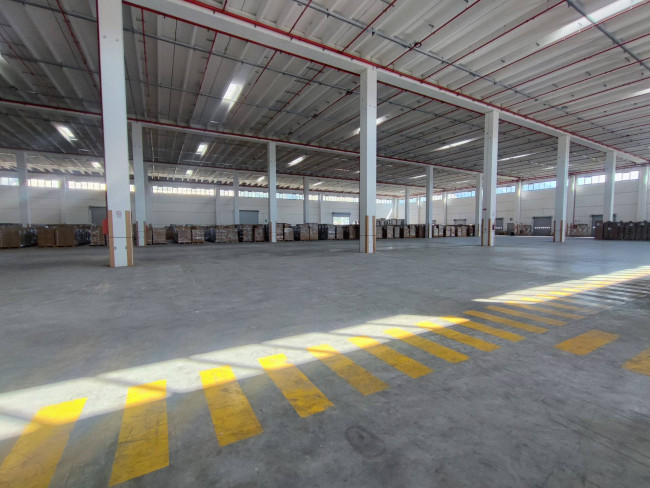 Capannone Industriale in Affitto