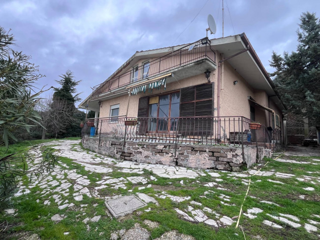 Casa Indipendente in Vendita