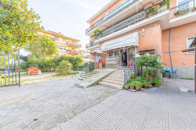 Locale Commerciale in Vendita