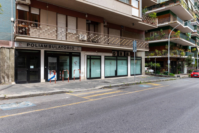 Negozio in Affitto