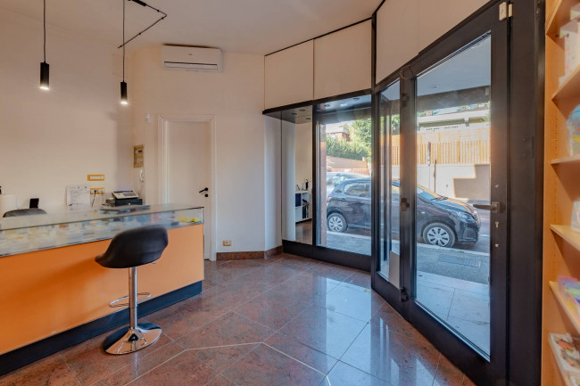 Locale Commerciale in Vendita