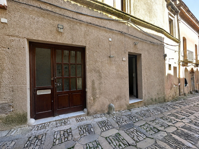 Locale Commerciale in vendita