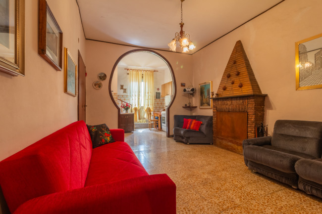 Casa Indipendente in Vendita