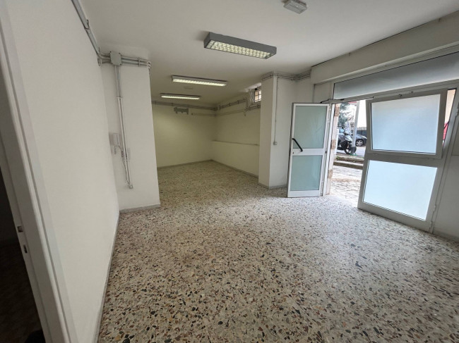 Negozio in Affitto