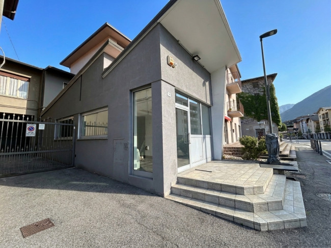 Locale Commerciale in vendita