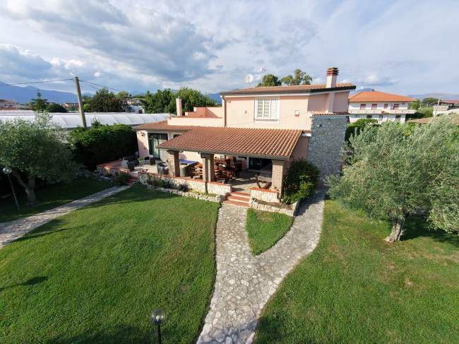 Casa Indipendente in vendita