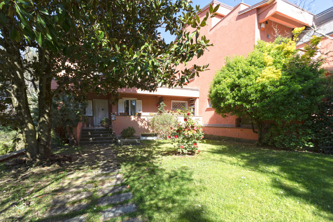 Villetta bifamiliare in Vendita