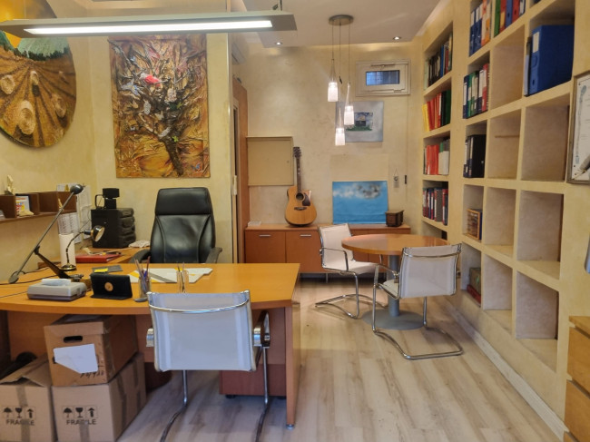 Locale Commerciale in Affitto