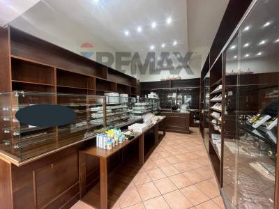 Locale Commerciale in Affitto